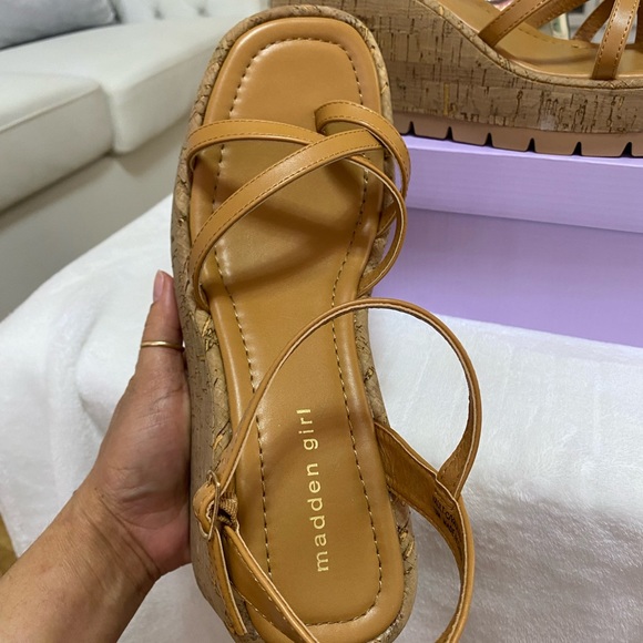MADDEN GIRL WOMEN’S VAULT STRAPPY PLATFORM WEDGE SANDALS COLOR TAN SIZE: 10 - Picture 5 of 10